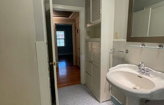 3 beds, 1 bath, $1,300