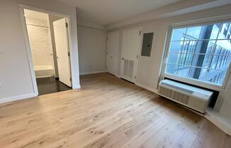 Studio, 1 bath, $2,520, Unit 4-M