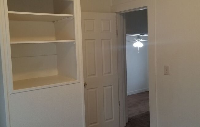 2 beds, 1 bath, 800 sqft, $1,415, Unit 221003