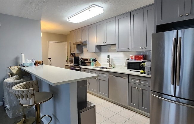 27 SKYLINE DR