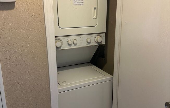 2 beds, 2 baths, $1,100, Unit # # 93 904 UO 93