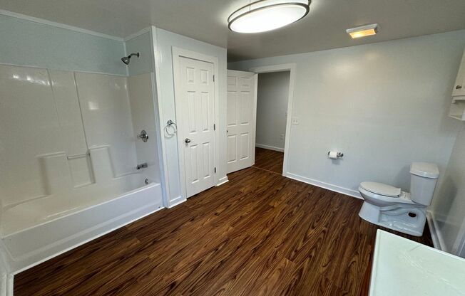 3 beds, 1 bath, $1,200, Unit Apt A