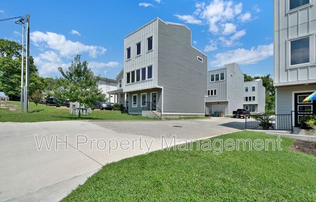 1021 ELVIRA AVE