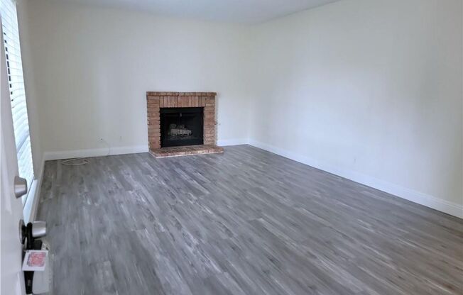 Stylish Ground-Floor Condo Just Minutes from the Strip – Gated Comfort & Prime Location!