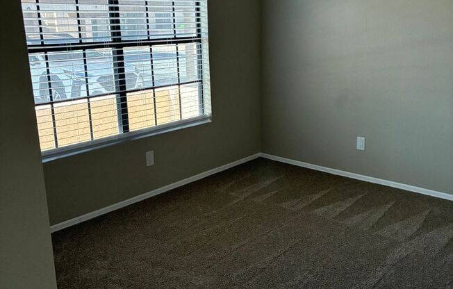 2 beds, 1 bath, $1,495, Unit #1043
