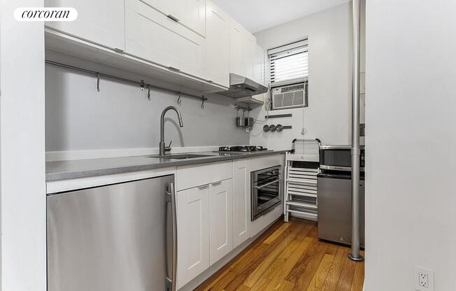 323 E 89 ST