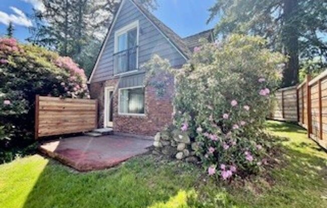 Classic Northwest Cottage With View of Lake Washington