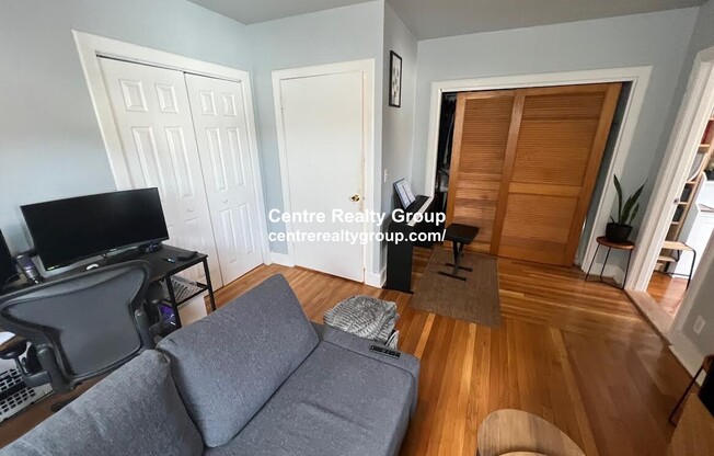 13 Sharon St
