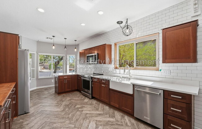 3633 W WEBSTER CT