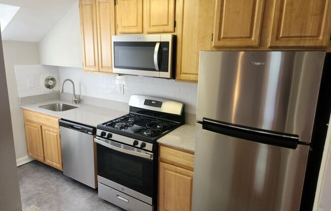 2 beds, 1 bath, 897 sqft, $1,995, Unit C-04