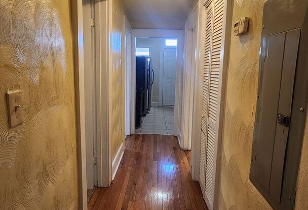 2 beds, 1 bath, $1,200