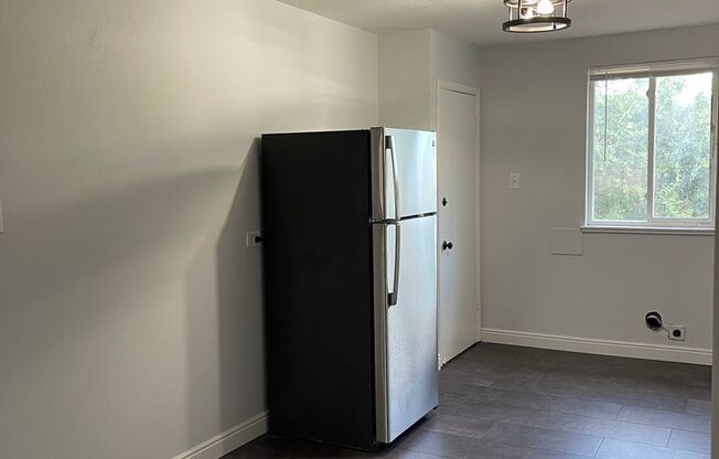 2 beds, 1 bath, $1,395, Unit 3