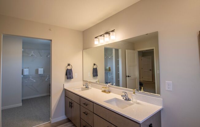 3 beds, 2.5 baths, 1,700 sqft, $2,695, Unit 1213