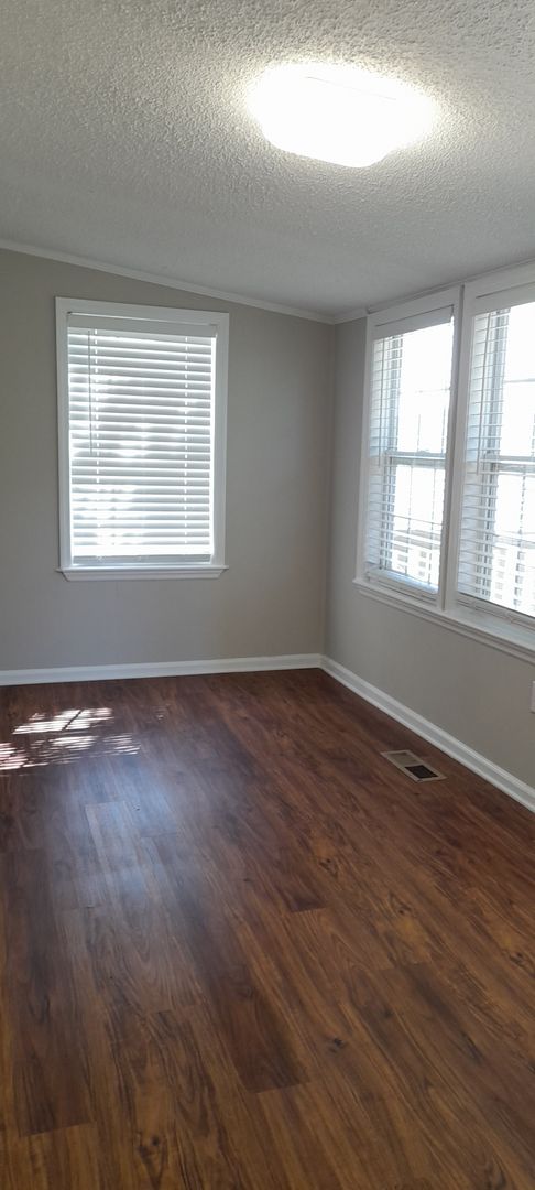 3 beds, 1 bath, $2,495