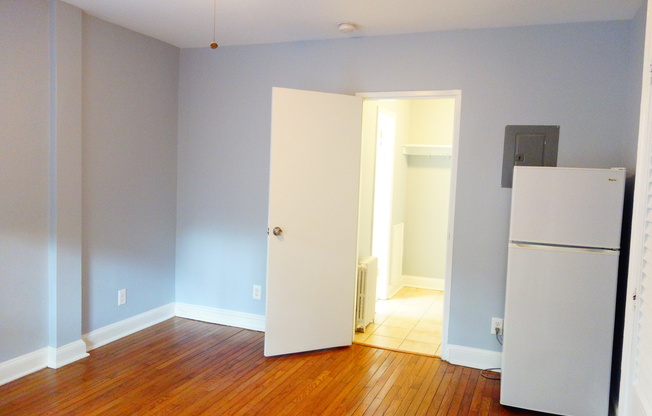 Studio, 1 bath, 350 sqft, $1,225, Unit 1