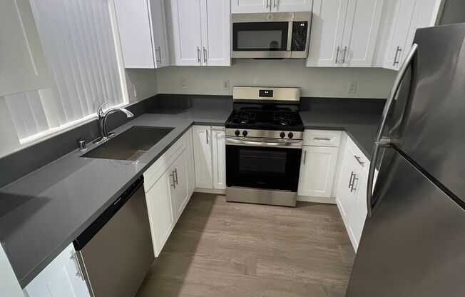 Yaya Laurel 1 Apartments