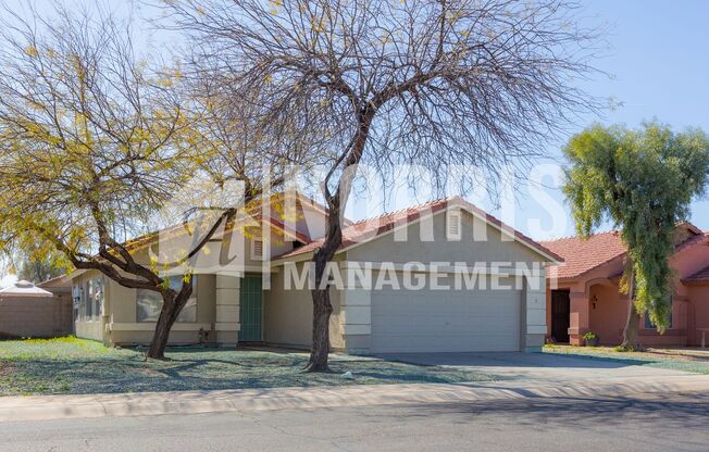 Great Home in Casa Grande featuring a POOL!