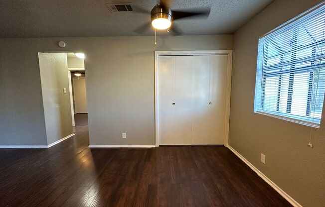 2 beds, 1 bath, $1,295, Unit Unit B