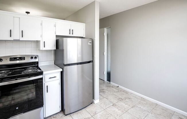 3 beds, 1 bath, $1,195, Unit 15