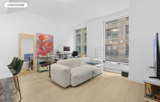 215 W 28 ST
