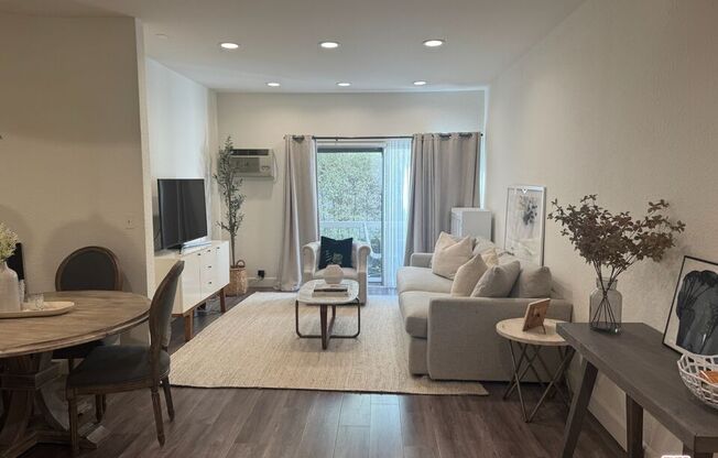 1 bed, 1 bath, 693 sqft, $3,000, Unit 228