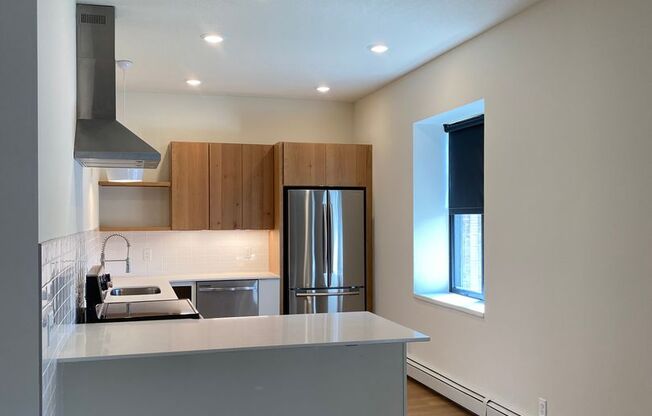 2 beds, 1 bath, $1,700, Unit 201