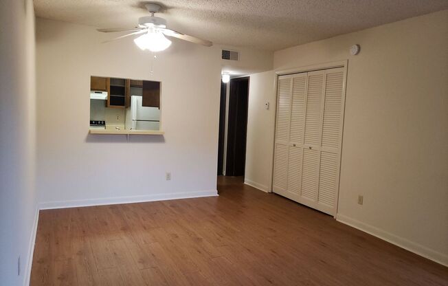 1 bed, 1.5 baths, $1,100