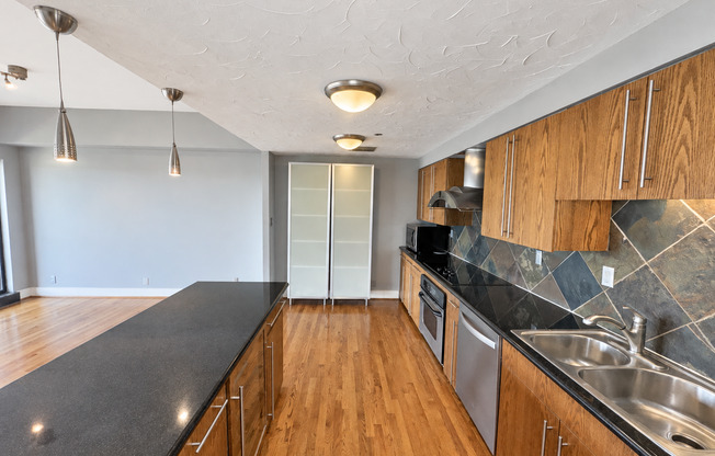 2 beds, 2 baths, $3,395, Unit # 1703