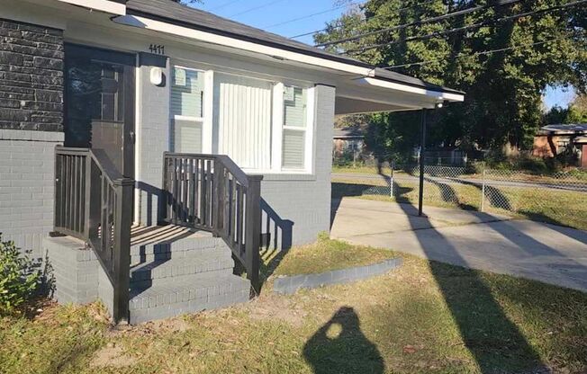 3 beds, 1 bath, $1,100