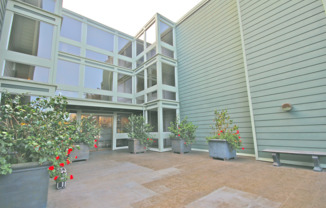 1 Bed / 1 Bath pet friendly condo with partial bay views & garage parking. YouTube Tour!!