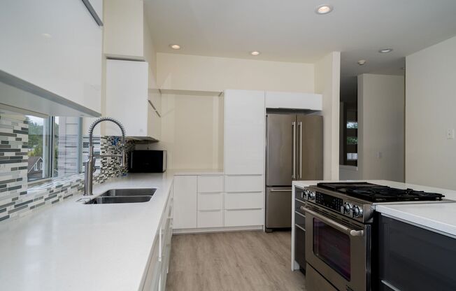 Madison Valley Huge 4bd/3.5ba Home!