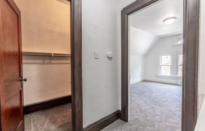 3 beds, 1 bath, $1,650, Unit Mt Washington