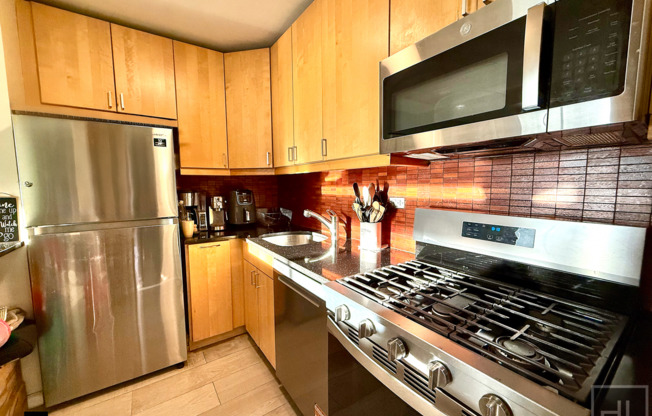 1 bed, 1 bath, 723 sqft, $4,299, Unit 16C