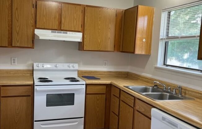 1 bed, 1 bath, 640 sqft, $980, Unit 196M