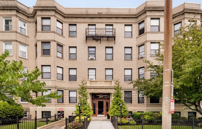 2 beds, 1 bath, 537 sqft, $3,925, Unit B