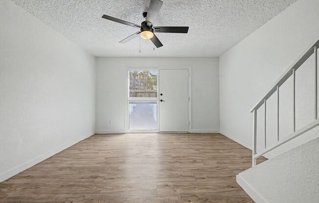 2 beds, 2 baths, 992 sqft, $1,595, Unit 24