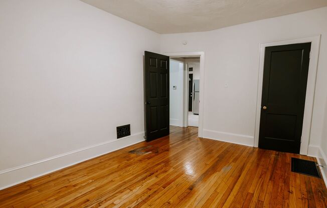 NEWLY RENOVATED APARTMENTS near Rooster on Grand!