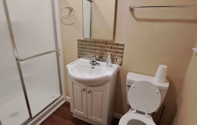 4 beds, 2 baths, $1,595