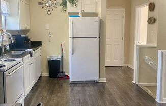 2 beds, 1 bath, $1,100, Unit MAR3003#3-PR