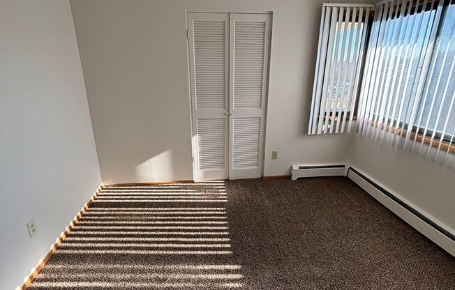 3 beds, 1.5 baths, 1,204 sqft, $1,569, Unit 5212 05