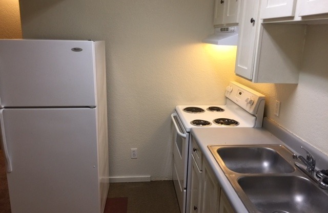 2 beds, 1 bath, 703 sqft, $995, Unit 1121-111
