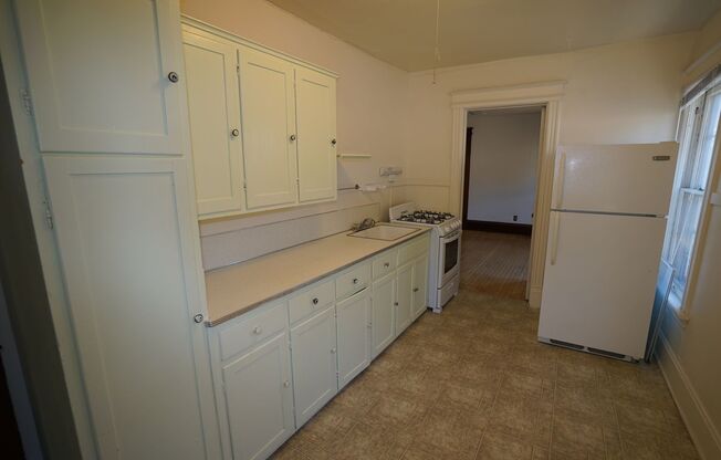 1 bed, 1 bath, 420 sqft, $1,125, Unit 349 #3