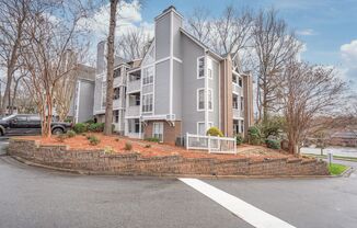 Beautiful Elizabeth Condo – Furnished or Unfurnished Options Available!