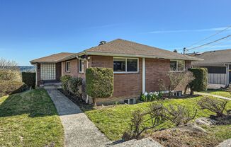 Spacious & Remodeled 4 Bed 2 Bath Seattle Home in Rainier Beach w/ Lake Views from the Balcony/Deck!