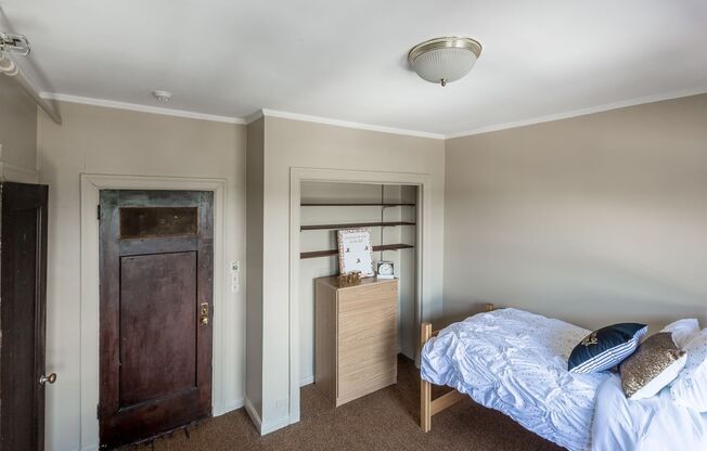 1 bed, 1 bath, 736 sqft, $1,250, Unit 230