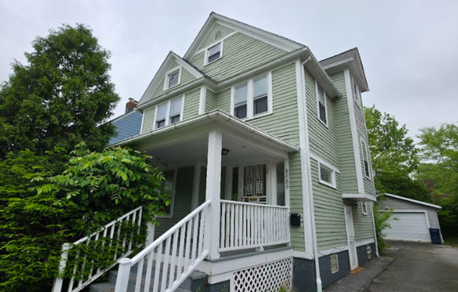 Newly remodeled 4 bedroom 1.5 bath single family home available in Cleveland Heights!