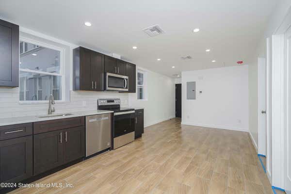 2 beds, 1 bath, 3,300 sqft, $2,500, Unit 2