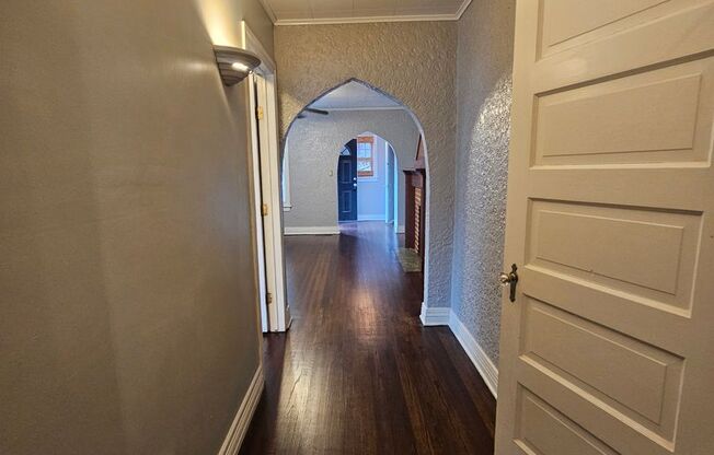 2 beds, 1 bath, 1,200 sqft, $1,250, Unit 1115 S Gary Pl