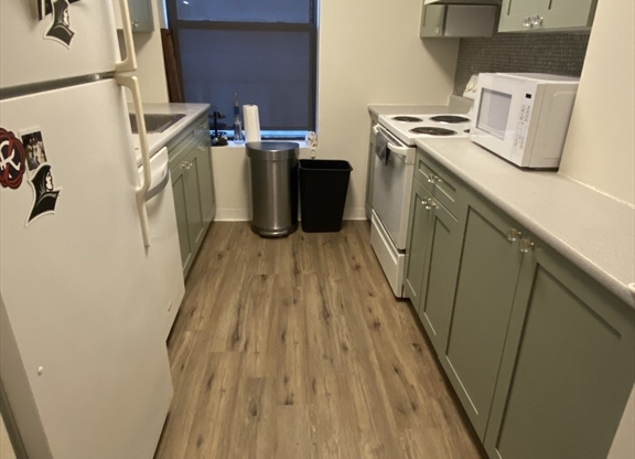 2 beds, 1 bath, 796 sqft, $4,300, Unit 303