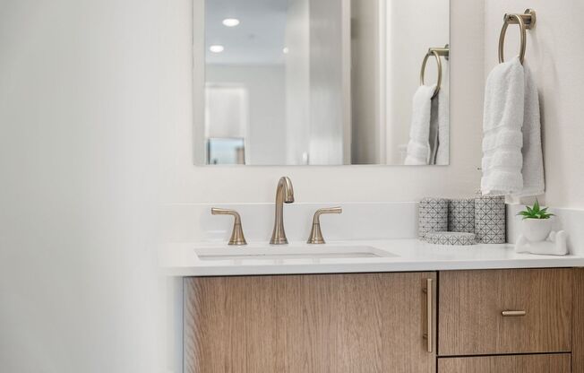 2 beds, 1 bath, 848 sqft, $2,350, Unit 415